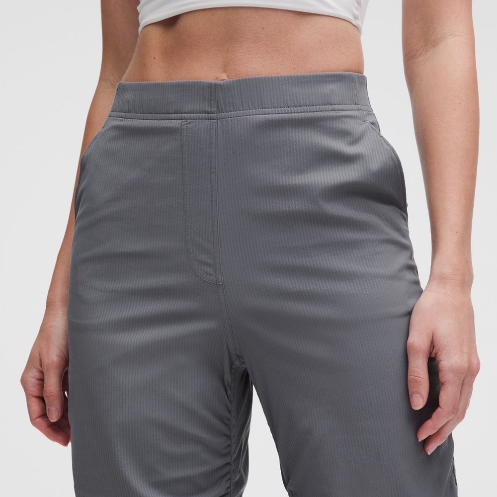 NWT Lululemon Dance Studio Slim-Fit High-Rise Flared Pant
Solar Grey - Picture 4 of 7